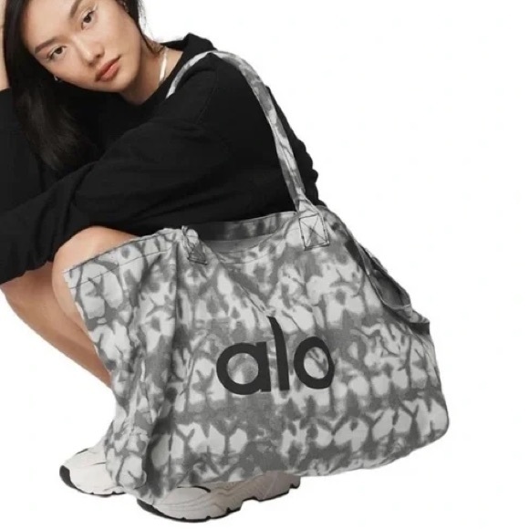 ALO Yoga Canvas Tote - Picture 1 of 5